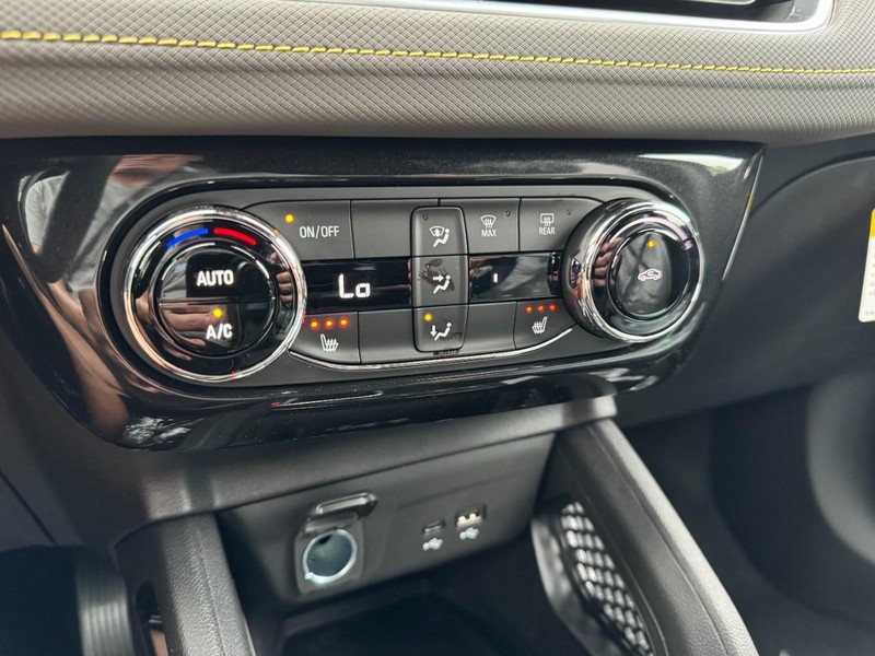 Chevrolet TrailBlazer Vehicle Image 12