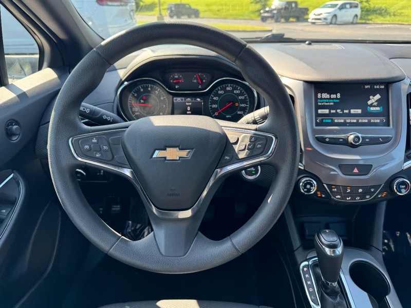 Chevrolet Cruze Vehicle Full-screen Gallery Image 12