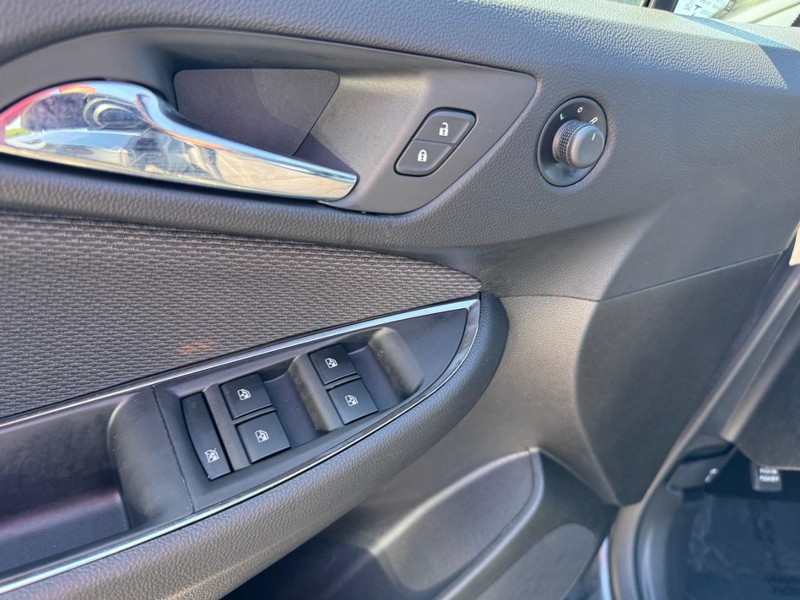 Chevrolet Cruze Vehicle Full-screen Gallery Image 15