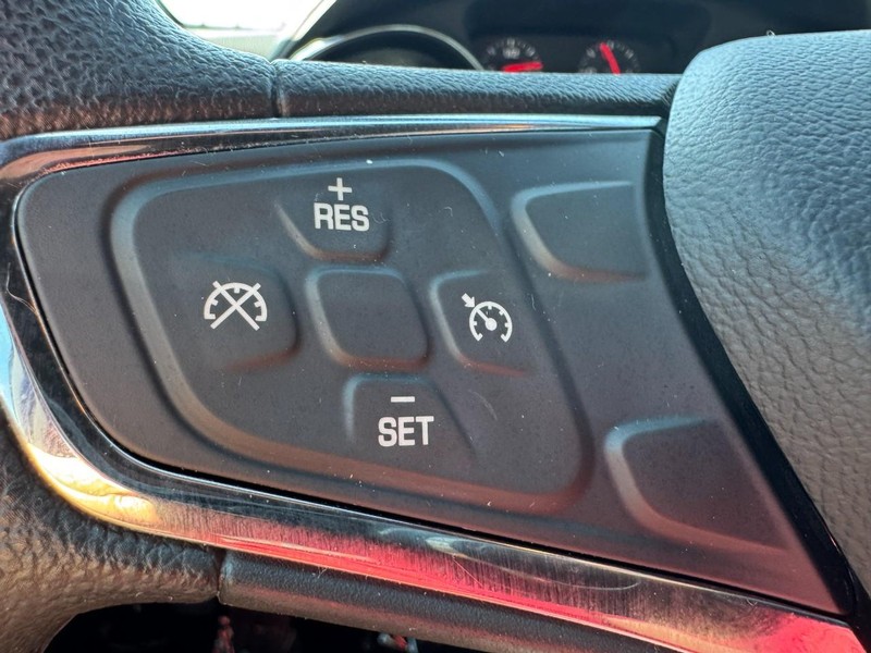 Chevrolet Cruze Vehicle Full-screen Gallery Image 16