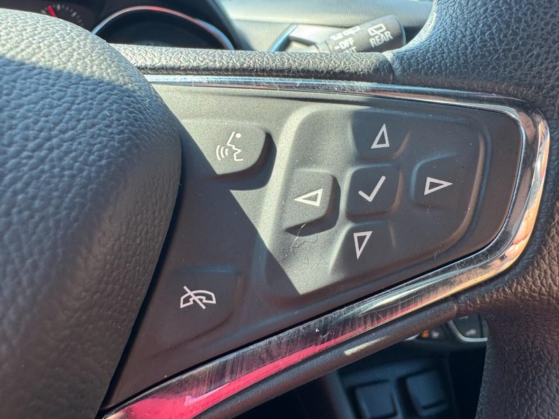 Chevrolet Cruze Vehicle Full-screen Gallery Image 17
