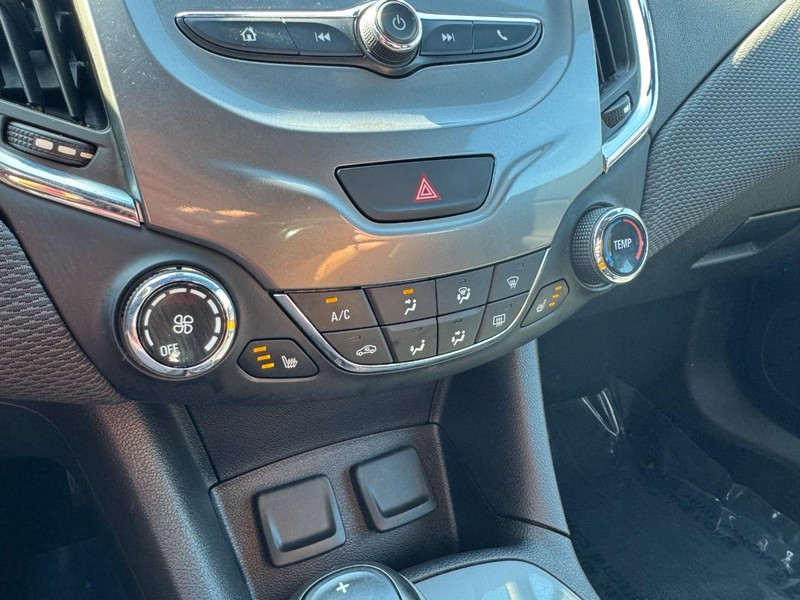 Chevrolet Cruze Vehicle Full-screen Gallery Image 18