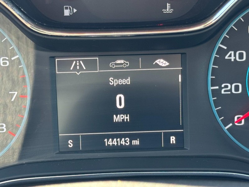 Chevrolet Cruze Vehicle Full-screen Gallery Image 22