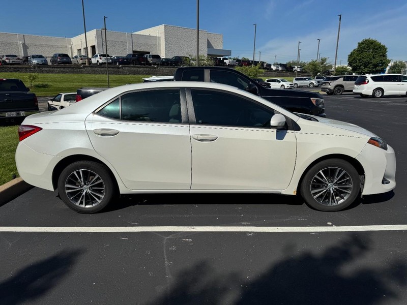 Toyota Corolla Vehicle Image 02