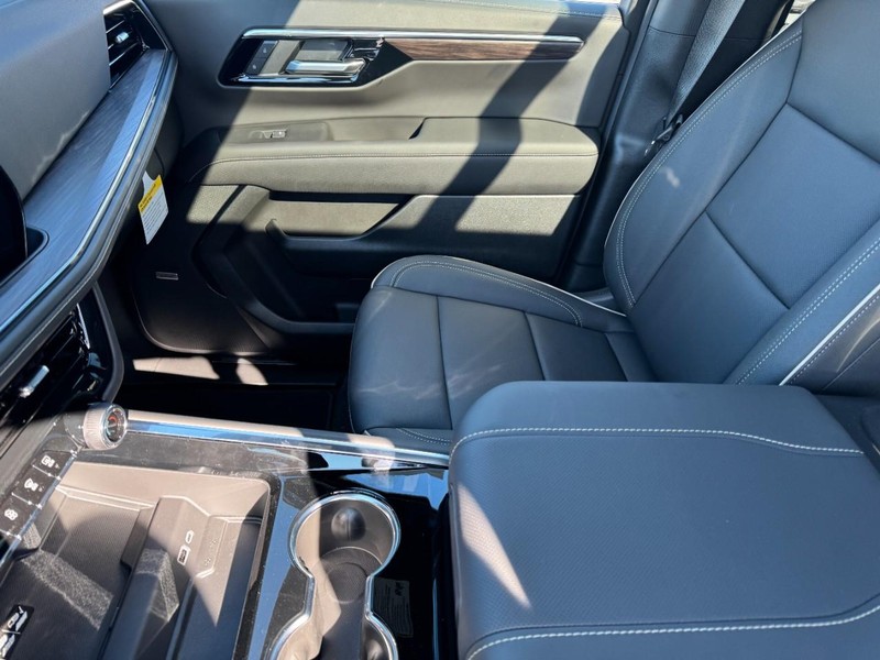 Chevrolet Tahoe Vehicle Image 11