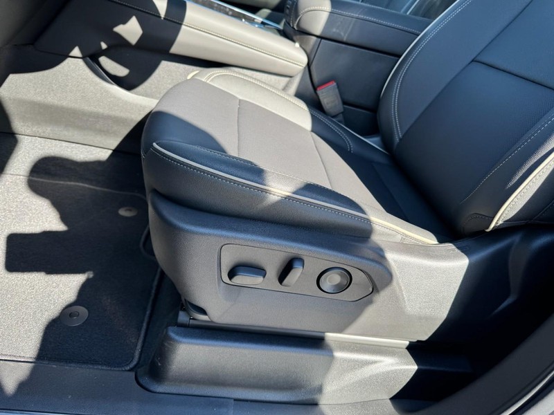 Chevrolet Tahoe Vehicle Image 12