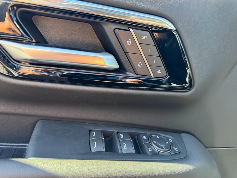 Chevrolet Tahoe Vehicle Image 13