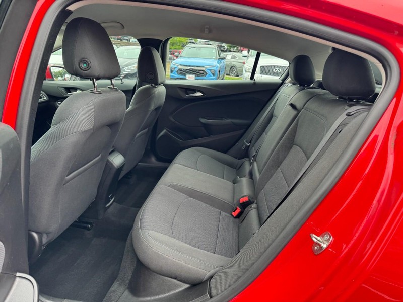 Chevrolet Cruze Vehicle Image 13