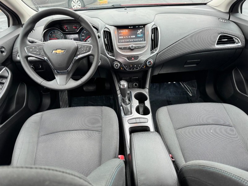 Chevrolet Cruze Vehicle Image 14