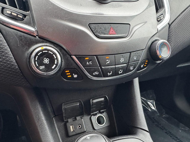 Chevrolet Cruze Vehicle Image 22
