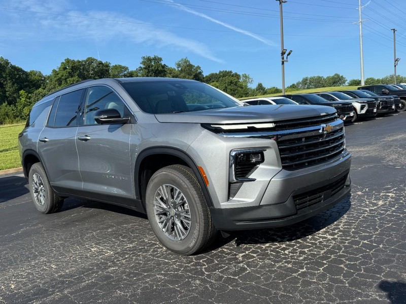 Chevrolet Traverse Vehicle Image 02