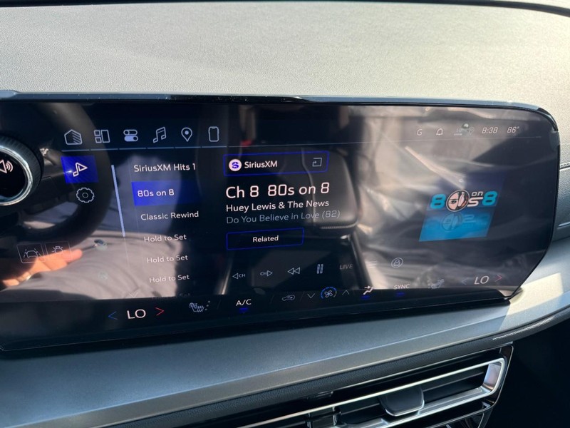 Chevrolet Traverse Vehicle Image 14