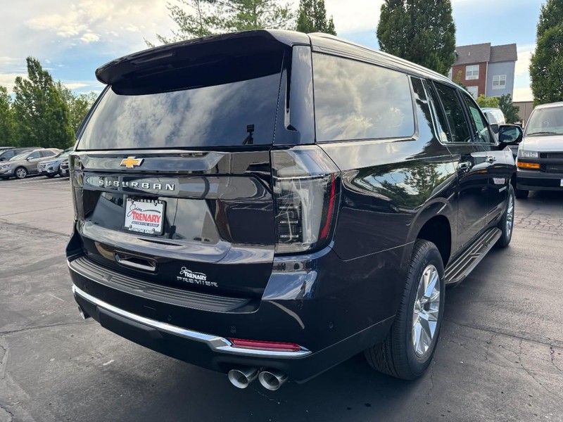 Chevrolet Suburban Vehicle Image 03
