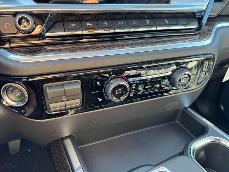 Chevrolet Silverado 1500 Vehicle Image 16