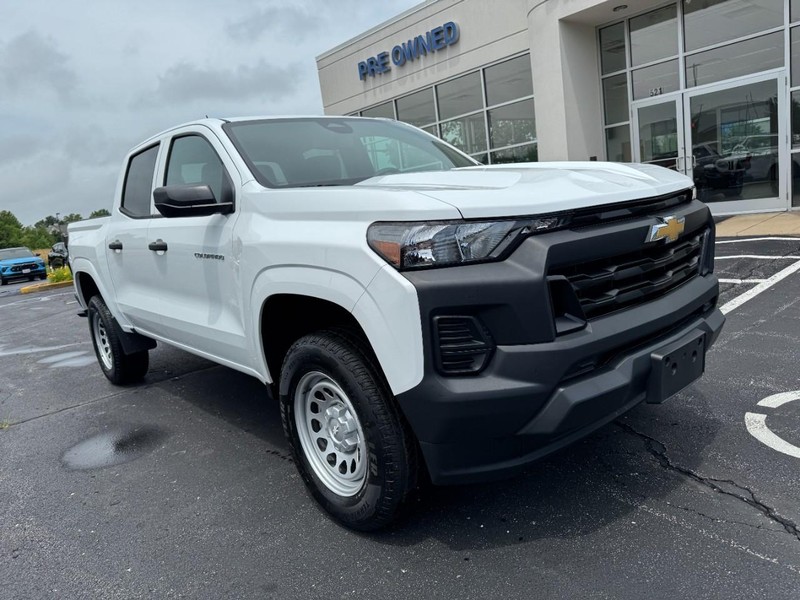 Chevrolet Colorado Vehicle Full-screen Gallery Image 02