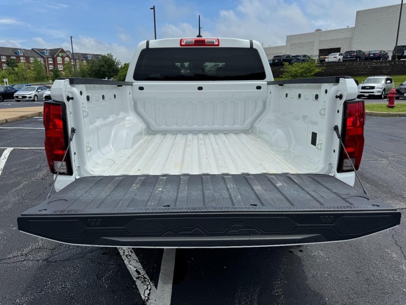 Chevrolet Colorado Vehicle Full-screen Gallery Image 06