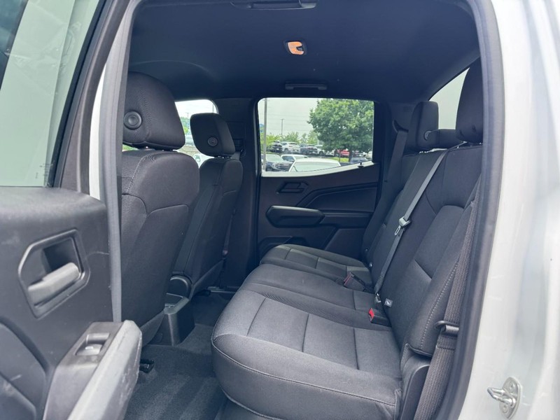 Chevrolet Colorado Vehicle Full-screen Gallery Image 10
