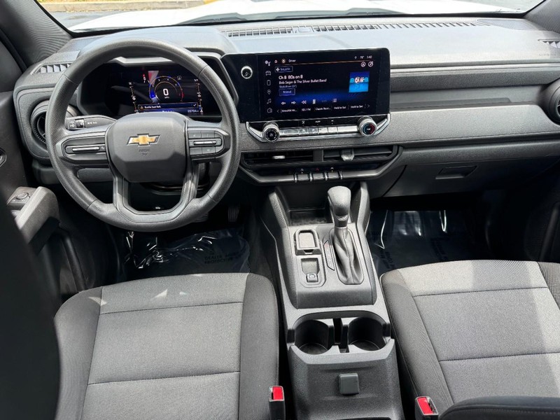 Chevrolet Colorado Vehicle Full-screen Gallery Image 11