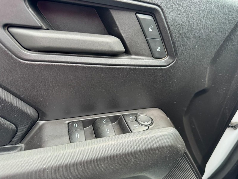 Chevrolet Colorado Vehicle Full-screen Gallery Image 15