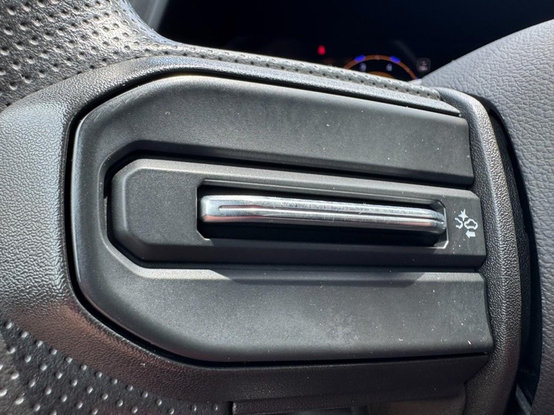 Chevrolet Colorado Vehicle Full-screen Gallery Image 16