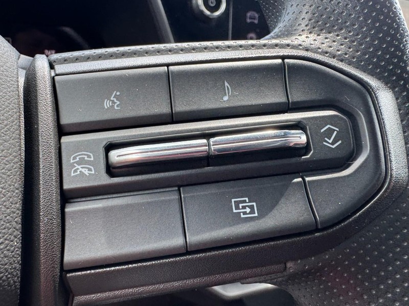 Chevrolet Colorado Vehicle Full-screen Gallery Image 17