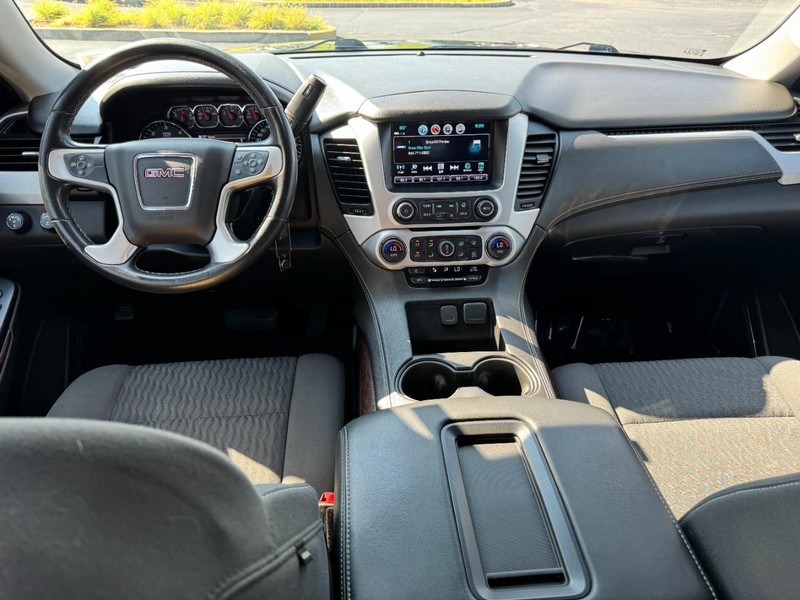 GMC Yukon Vehicle Image 11