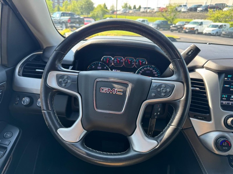 GMC Yukon Vehicle Image 12