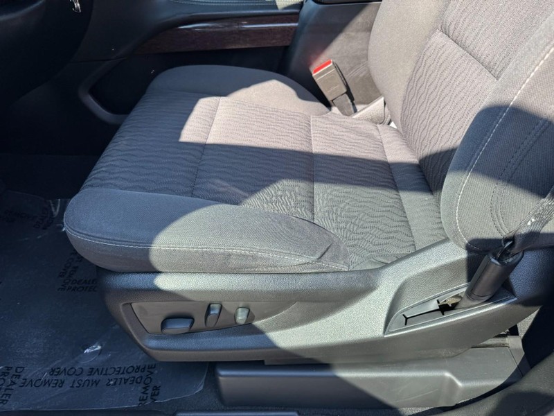 GMC Yukon Vehicle Image 14