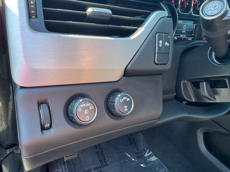 GMC Yukon Vehicle Image 16
