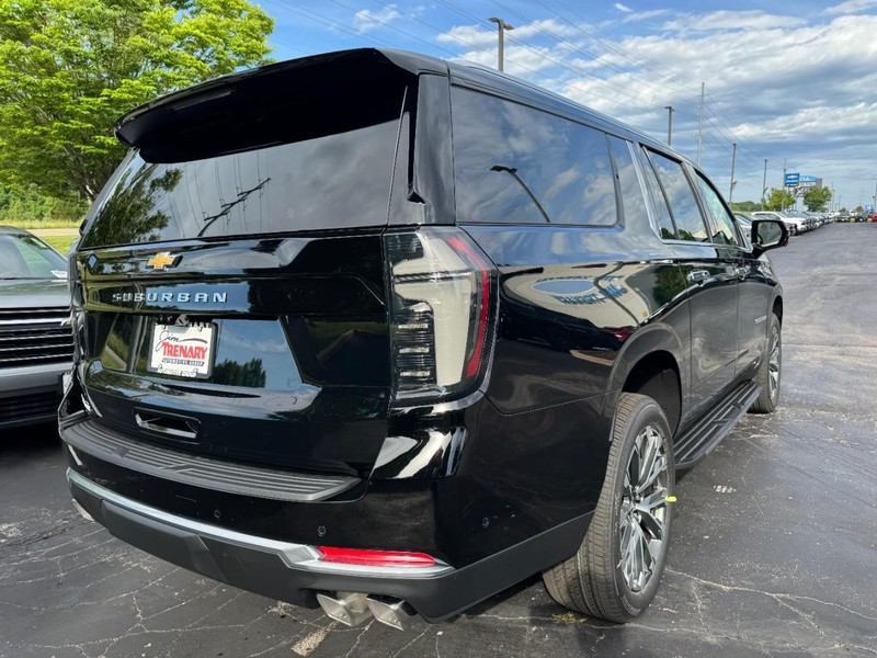 Chevrolet Suburban Vehicle Image 03