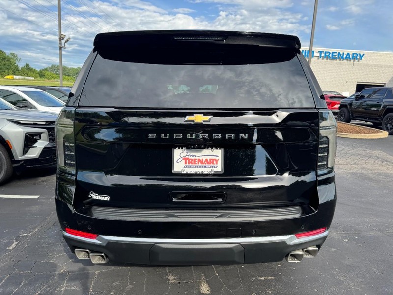 Chevrolet Suburban Vehicle Image 04