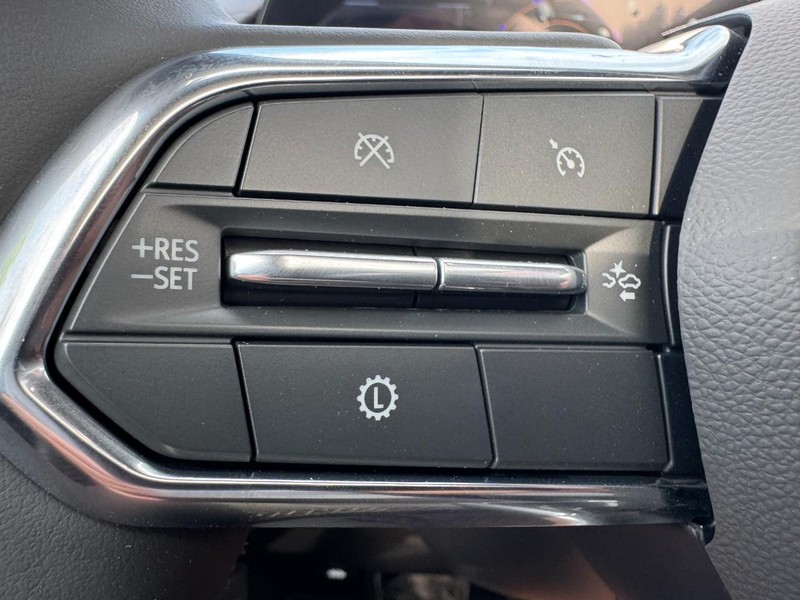 Chevrolet Suburban Vehicle Image 14