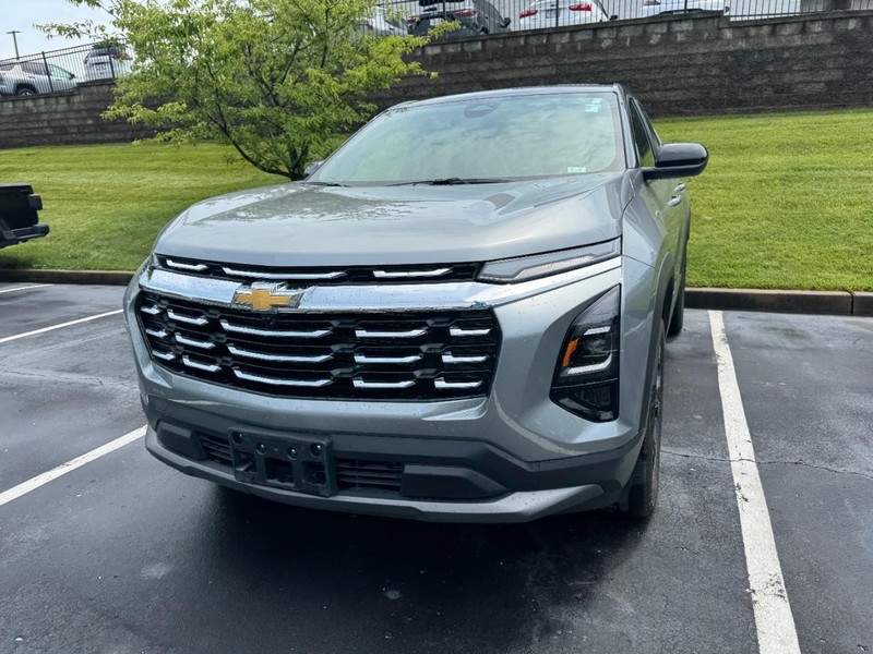 Chevrolet Equinox Vehicle Image 02