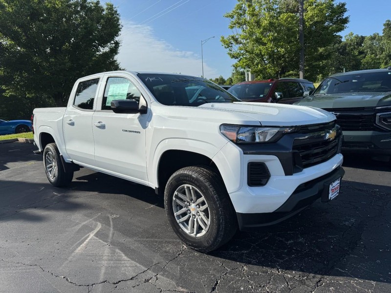 Chevrolet Colorado Vehicle Image 02