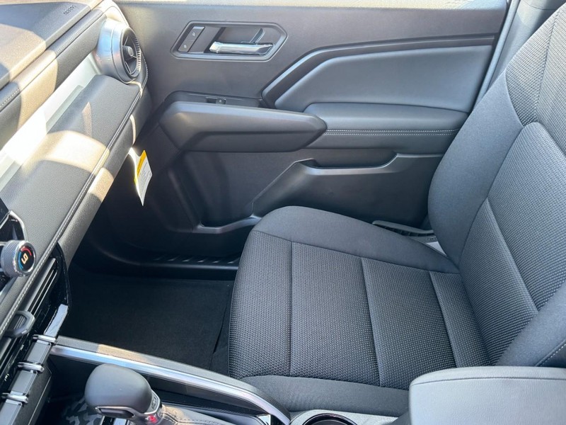 Chevrolet Colorado Vehicle Image 09