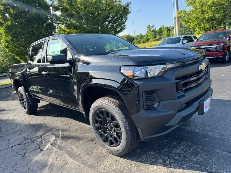 Chevrolet Colorado Vehicle Image 02