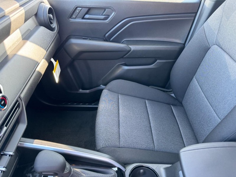 Chevrolet Colorado Vehicle Image 09