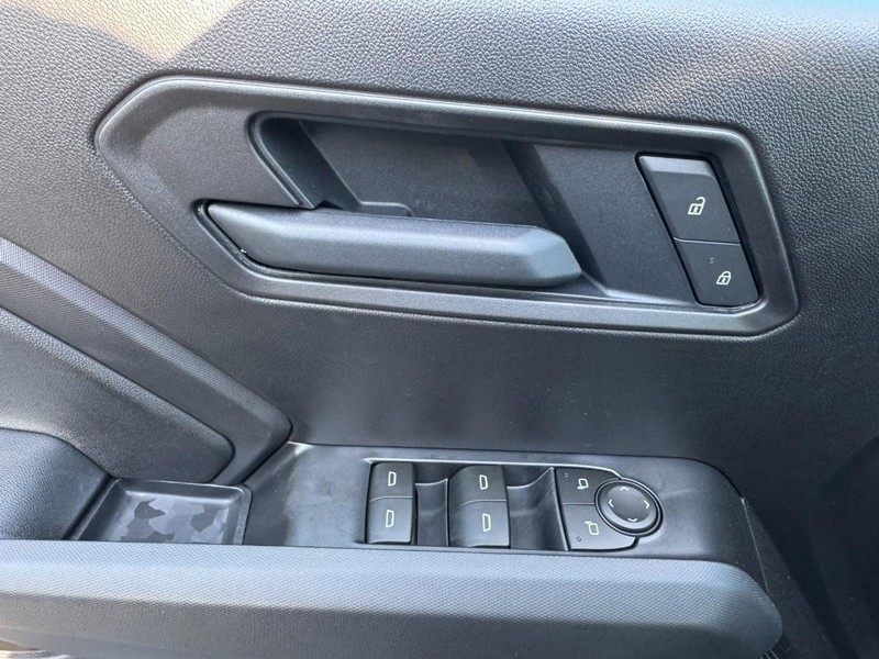 Chevrolet Colorado Vehicle Image 11