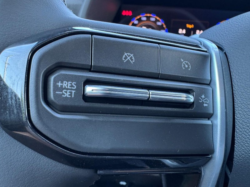 Chevrolet Colorado Vehicle Image 12