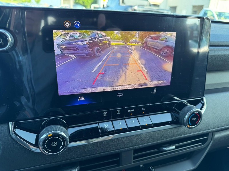 Chevrolet Colorado Vehicle Image 17