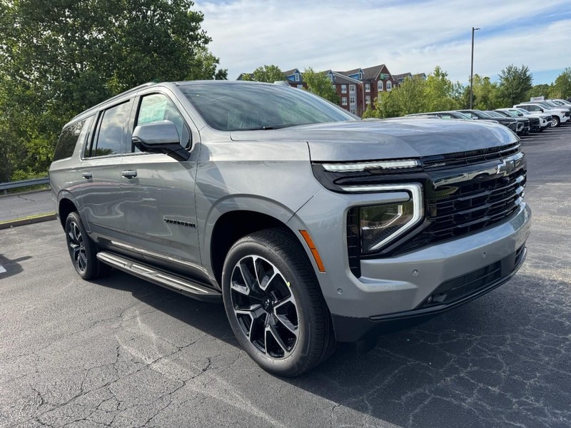 Chevrolet Suburban Vehicle Image 02