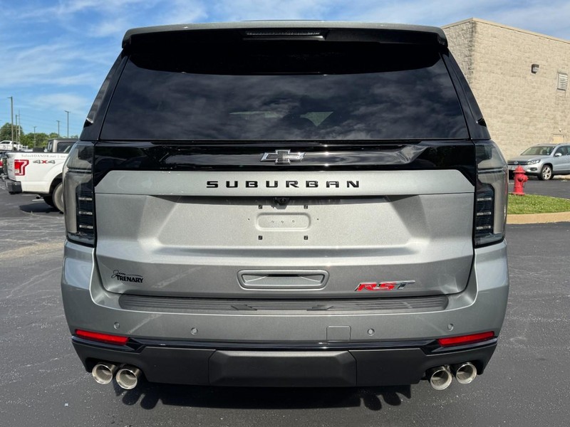 Chevrolet Suburban Vehicle Image 04
