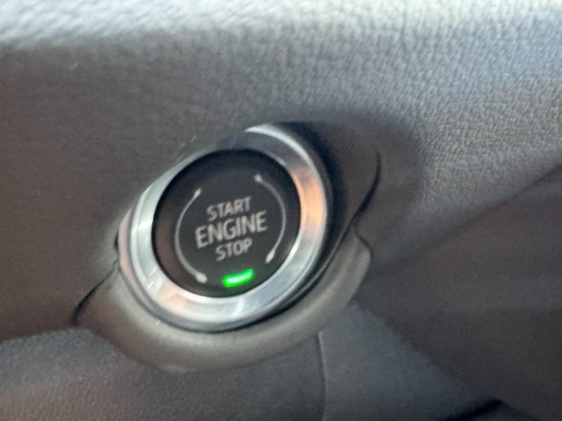 Chevrolet Suburban Vehicle Image 18