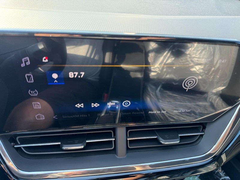 Chevrolet Trax Vehicle Image 12