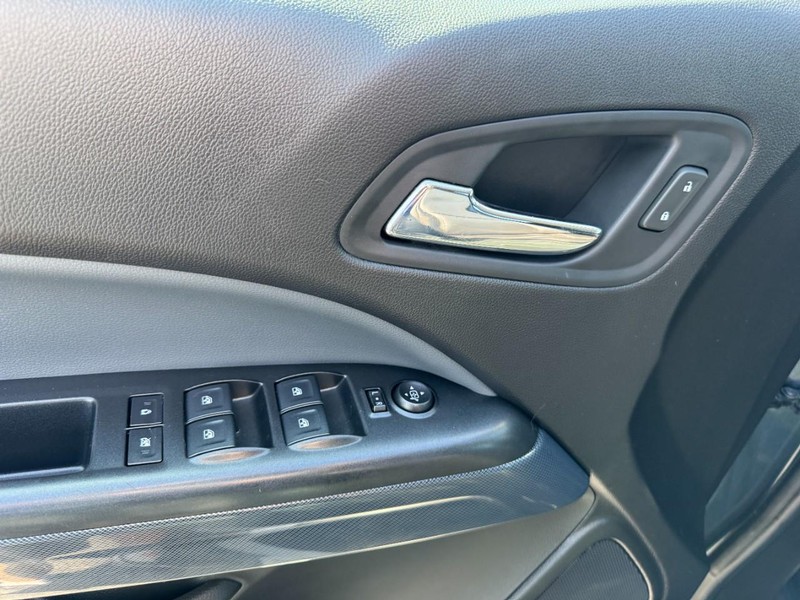 Chevrolet Colorado Vehicle Full-screen Gallery Image 15