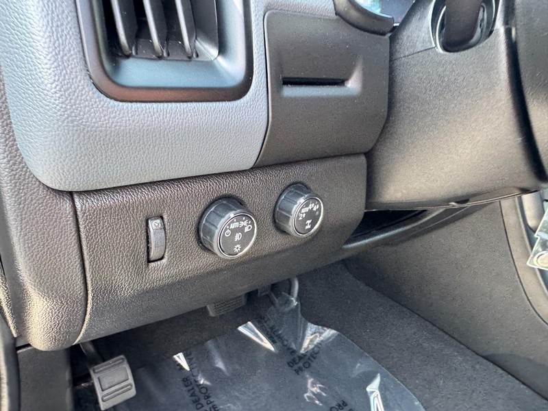 Chevrolet Colorado Vehicle Full-screen Gallery Image 16
