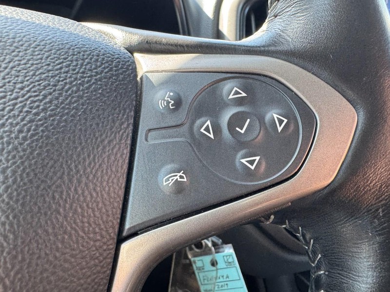 Chevrolet Colorado Vehicle Full-screen Gallery Image 18