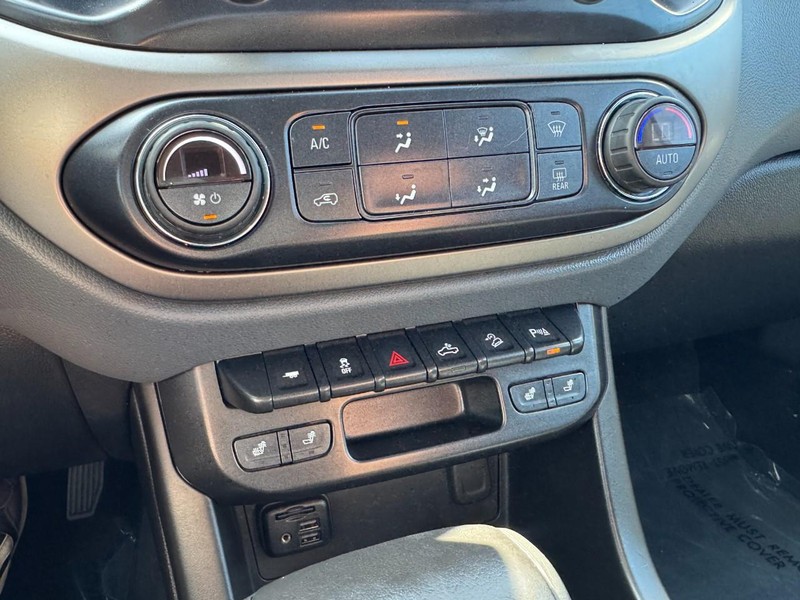 Chevrolet Colorado Vehicle Full-screen Gallery Image 19