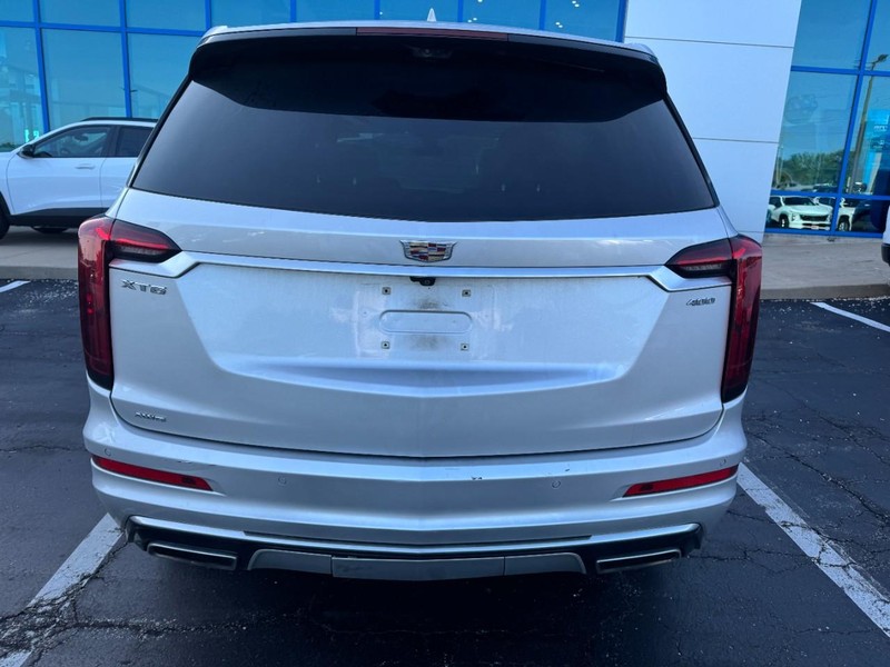 Cadillac XT6 Vehicle Full-screen Gallery Image 03