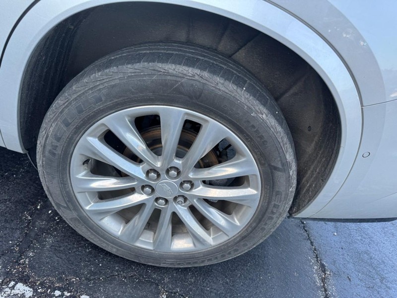 Cadillac XT6 Vehicle Full-screen Gallery Image 05